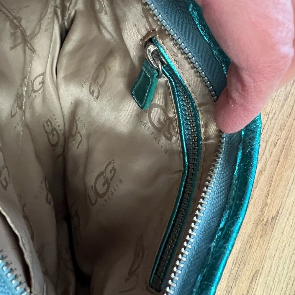 Ugg crossbody shearling and suede bag - Picture 7 of 10